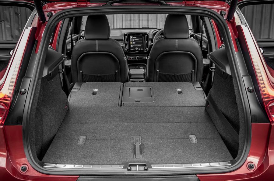 Багажник Volvo XC40 D4 R-Design 2017 года  (UK) (фото 20 из 40)